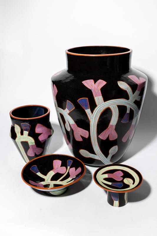 Jarre Noire Fleurs Violettes céramique Exposition BG