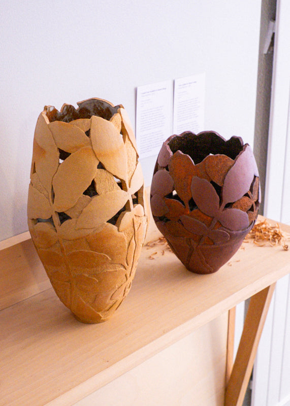 Moyen Vase Sculpté et Ajouré Rouge