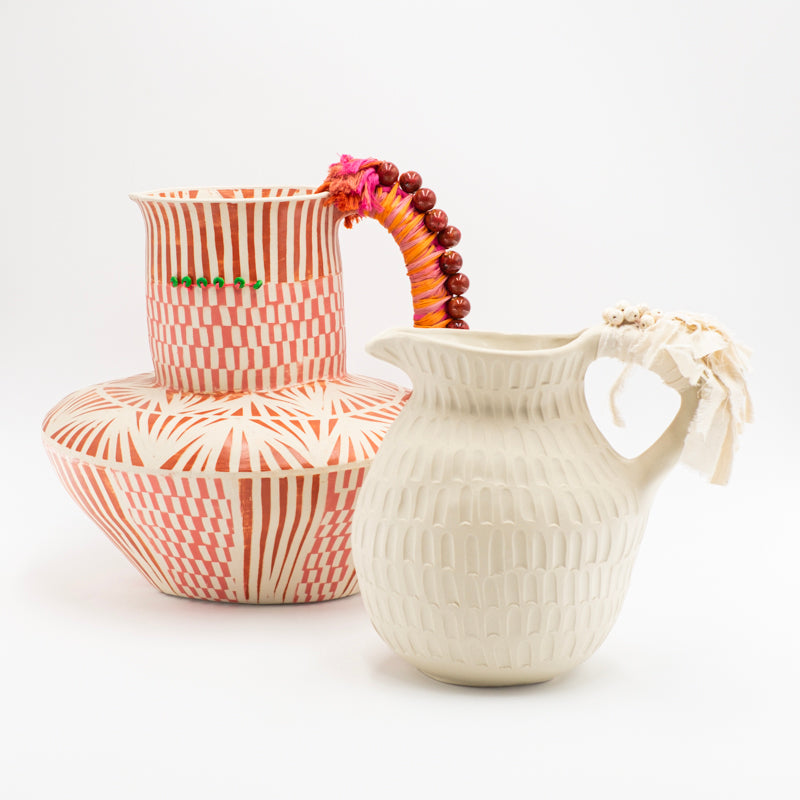 Cruche blanche perles blanches