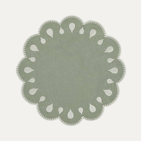 Gotas Place Setting and Napkin