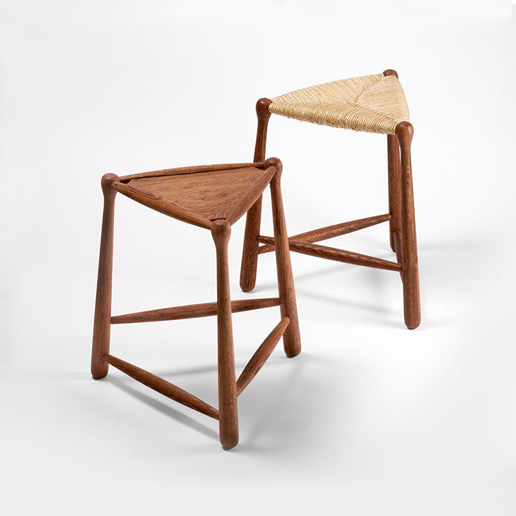 Tripod” stool in ash, straw seating – La maison de commerce LMDC